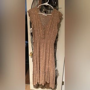 Veveret beige floral dress